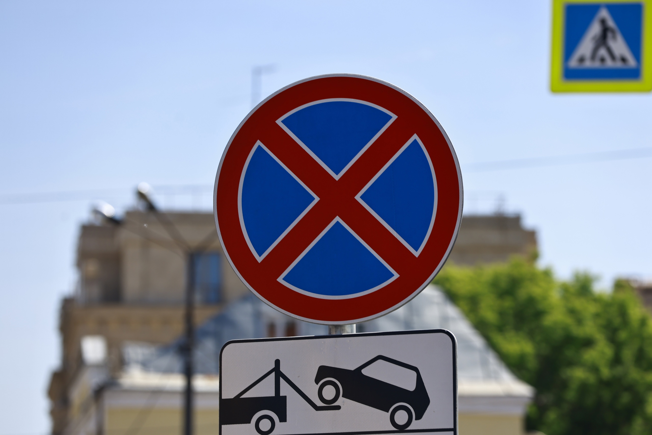 Как казанцев собираются отучить парковаться на газонах