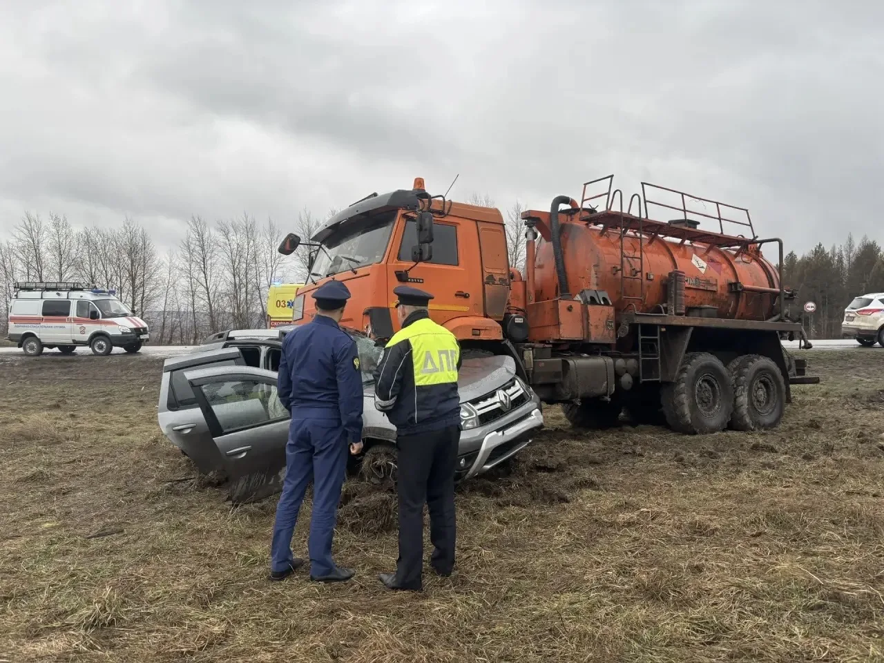 В Альметьевском районе КАМАЗ раздавил легковушку, погибли двое