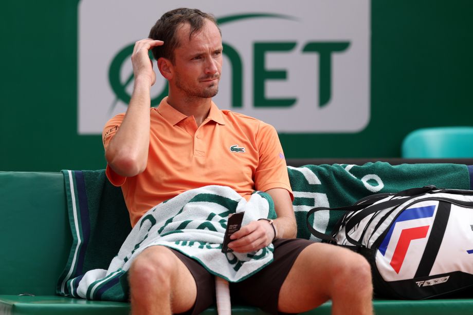 Медведев впервые в карьере проиграл матч всухую