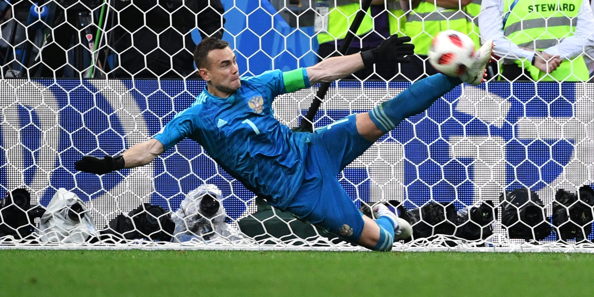 Игорю Акинфееву исполнилось 40 лет