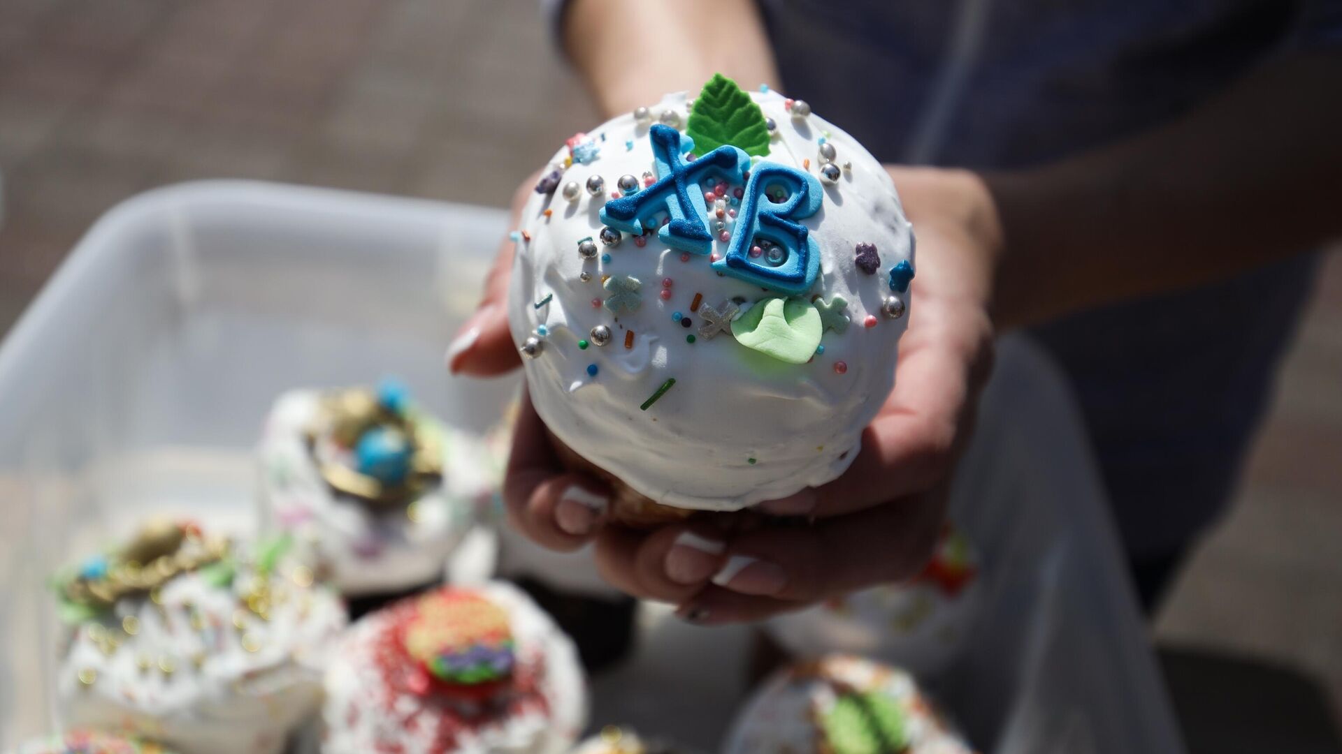 Кулич за 100 тысяч: Москва поражает изысками