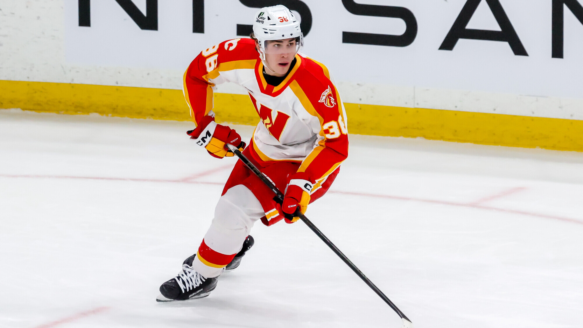 Хоккеист из Казани Суниев набрал первое очко в НХЛ