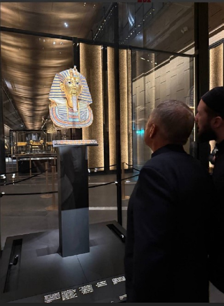 Минниханов осмотрел экспонаты Большого египетского музея