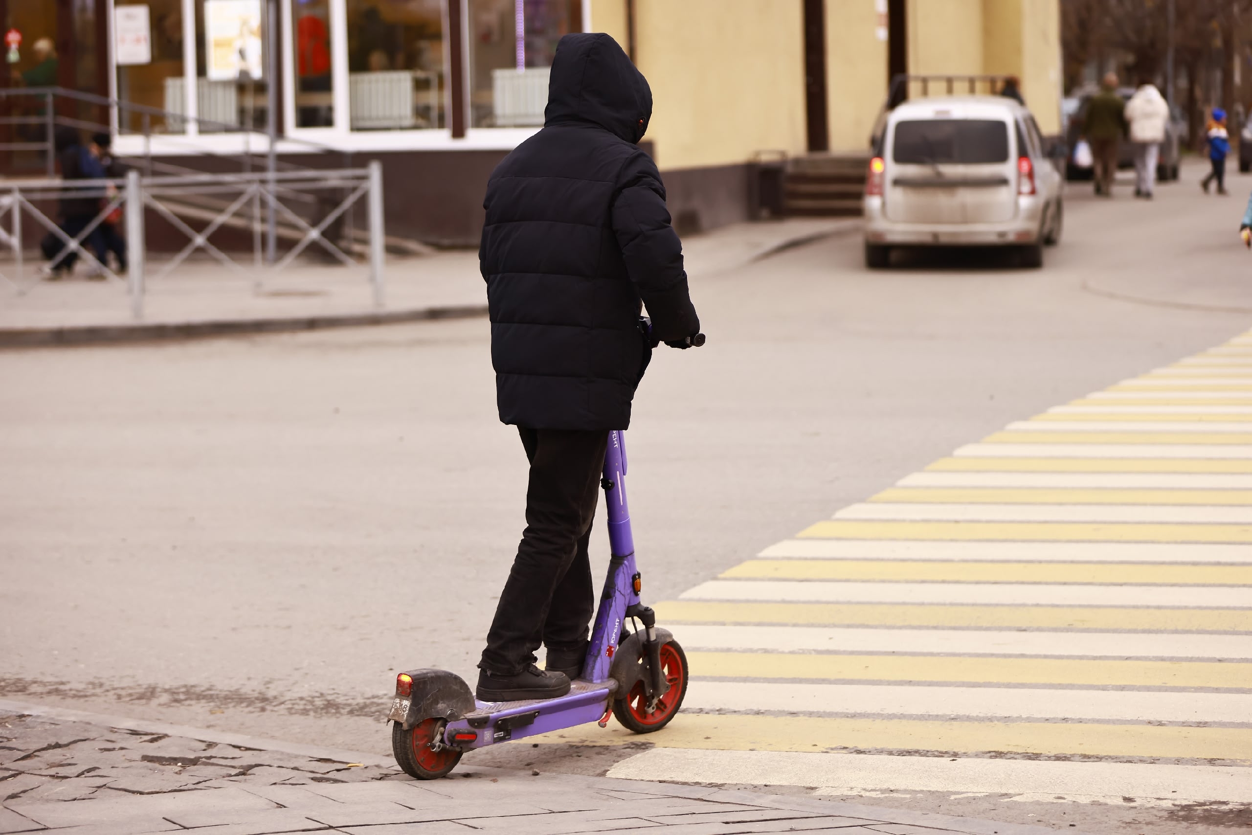 За лихачами на электросамокатах этой весной в Казани начнут следить строже