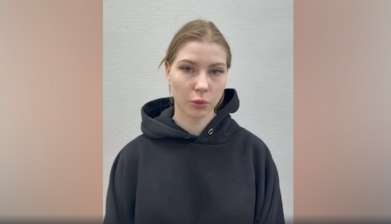 Девушка, сделавшая кальян на куличе в Москве, записала видео с извинениями