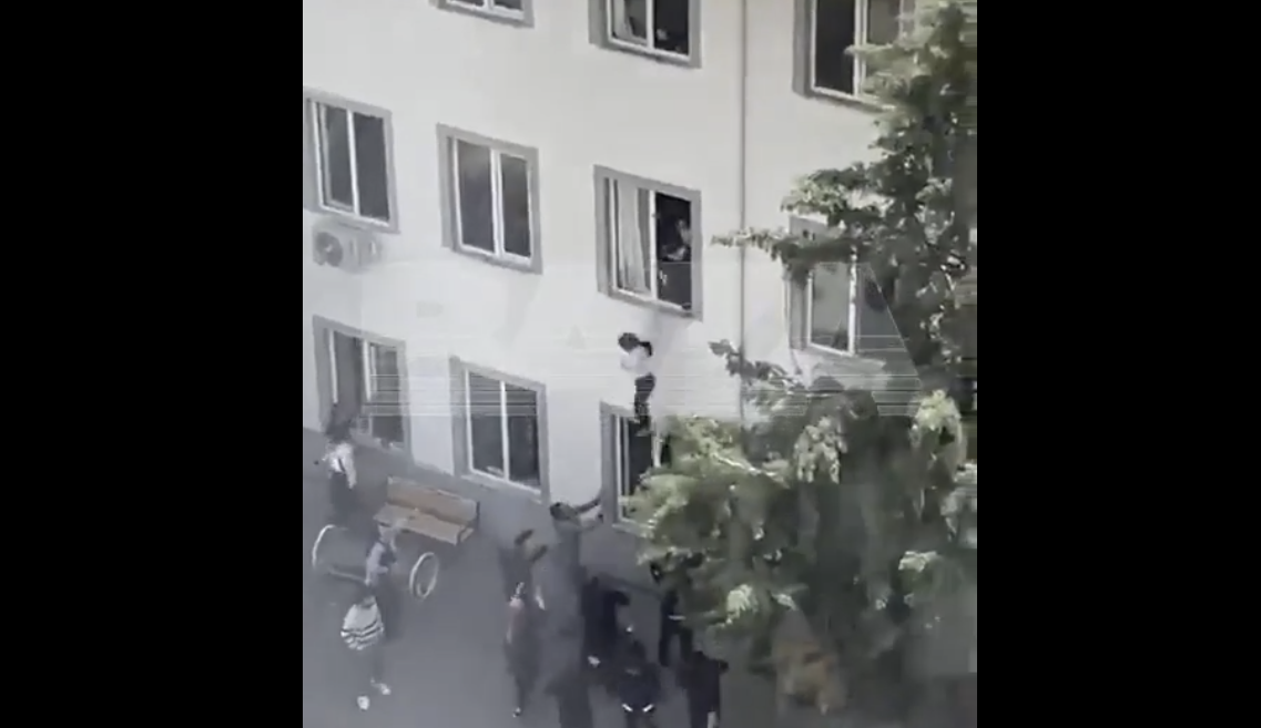 Во время второй за сутки стрельбы в турецкой школе погибли 4 человека