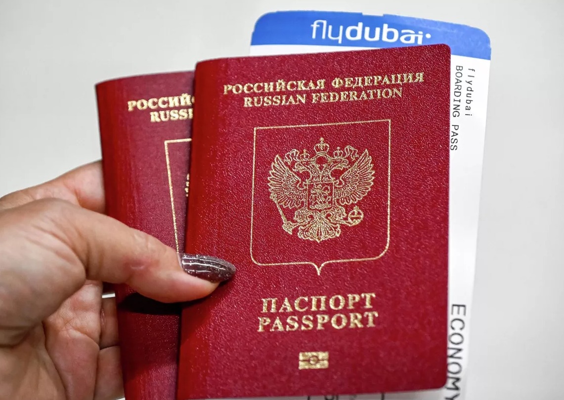 Казанцам с трудом выдают загранпаспорта: рассказываем, что произошло