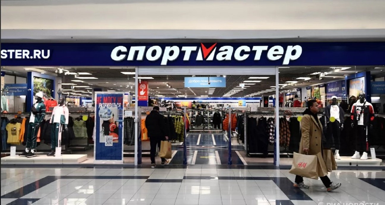 «Спортмастер» продолжает забирать неиспользованные деньги с подарочных карт