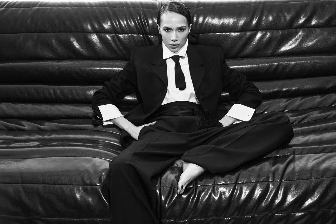 «Опять волосы нарастила?»: Загитова удивила всех образом в новой фотосессии