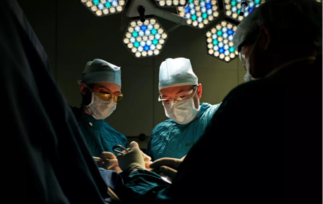 Трансплантацию рук и почек теперь делают бесплатно по ОМС