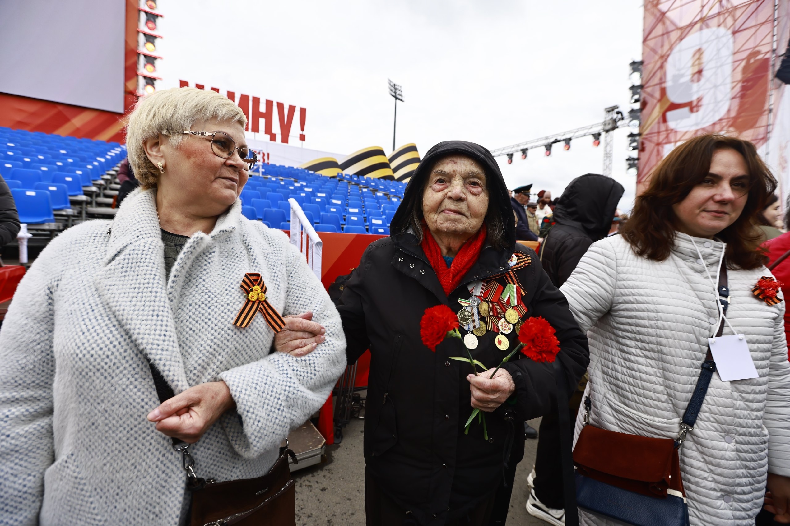 Мошенники перед 9 Мая притворяются волонтёрами, ветеранами и даже «поисковиками»