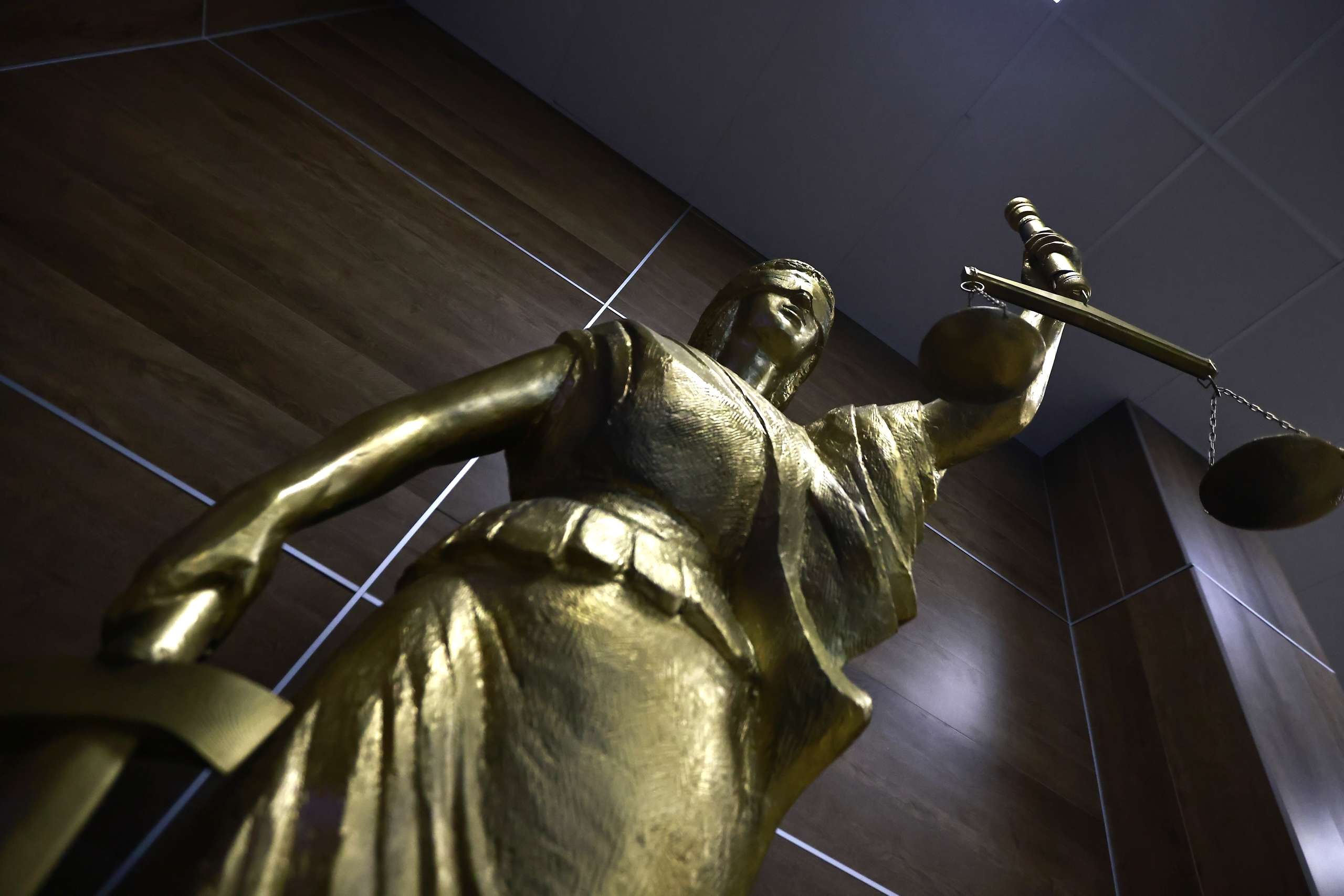 Трем сотрудникам ГИБДД Татарстана продлили арест по делу о взятке