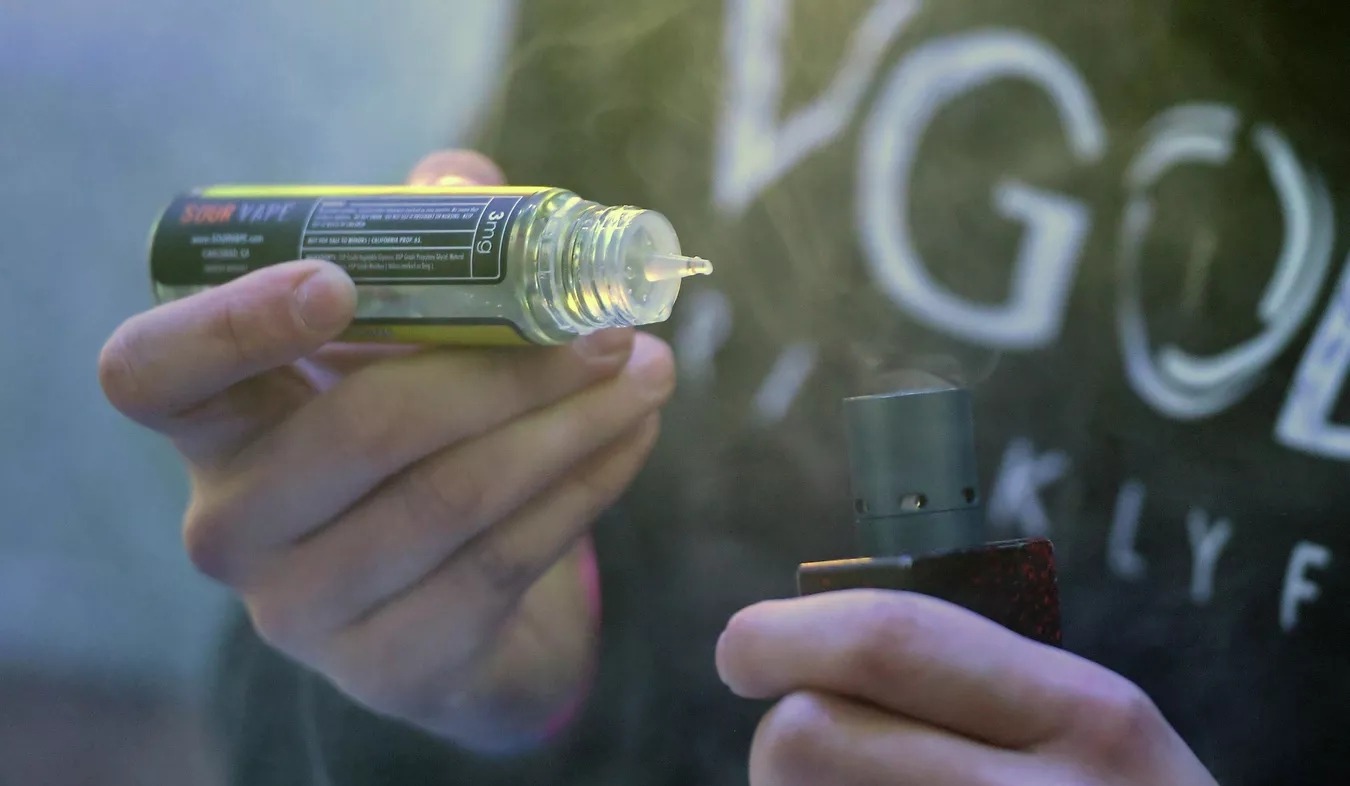 Регионам дадут возможность самим запрещать вейпы