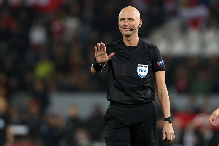 Инспекторов матчей РПЛ обязали следить за комментаторами матчей