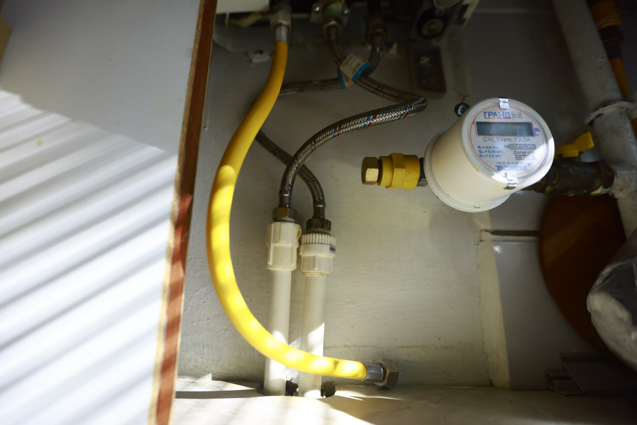 Россиян пугают уголовным сроком за магнит на счетчиках