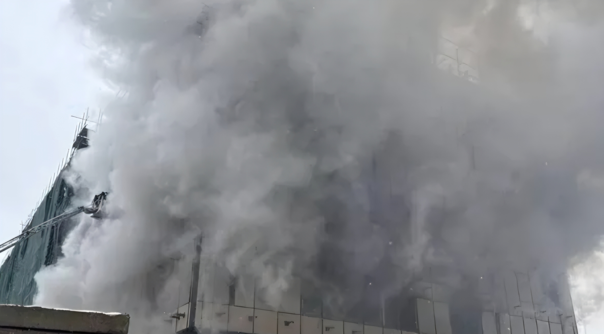 При пожаре на стройке в Москве погибли трое