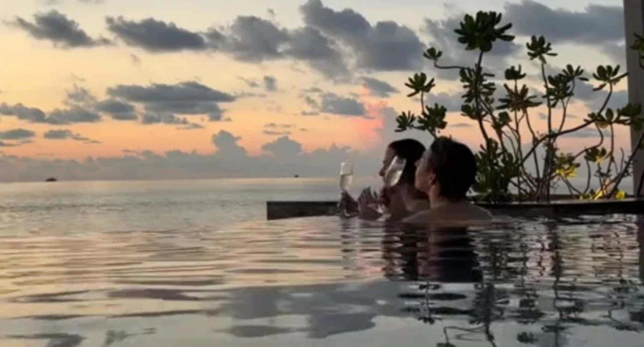 Савелий Коростелев встречается с Дарьей Непряевой