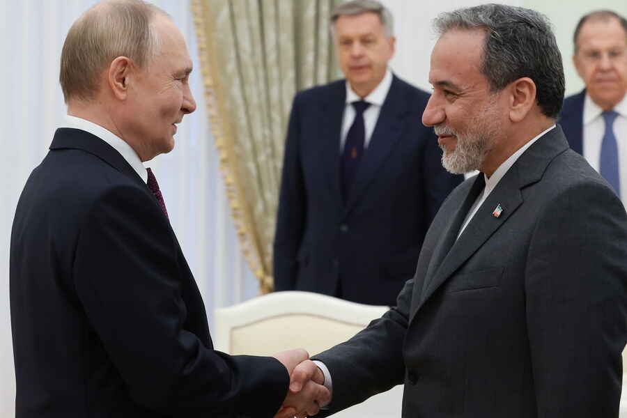 Путин обещал главе МИД Ирана сделать всё для скорейшего мира на Ближнем Востоке