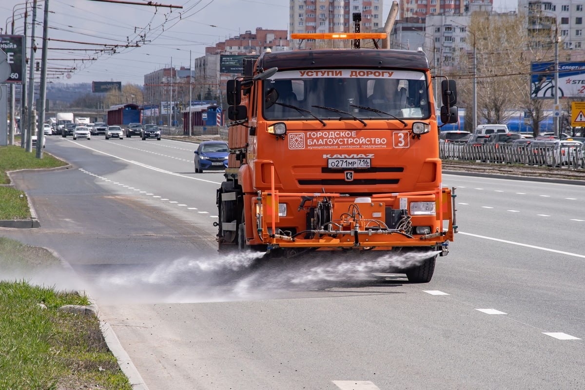 В Казани средствами Нэфис Косметикс вымоют муниципальные дороги и остановки