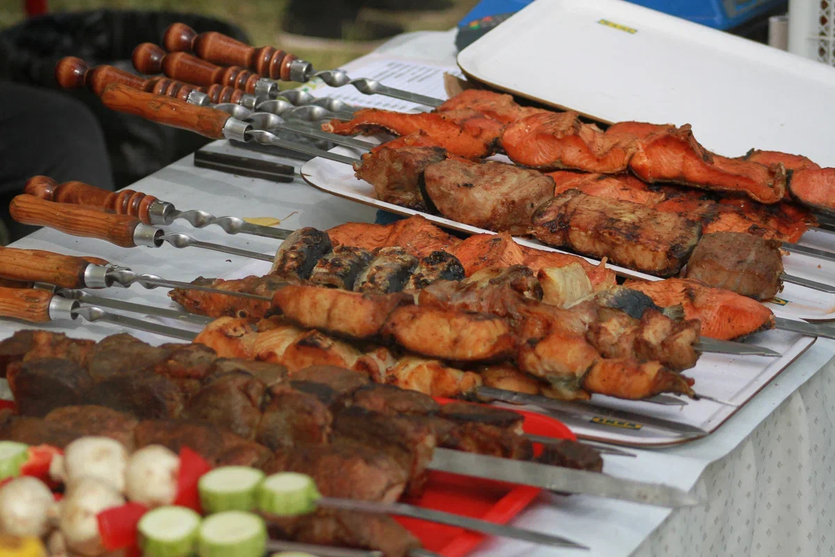 Барбекю-зона открывается на набережной озера Кабан