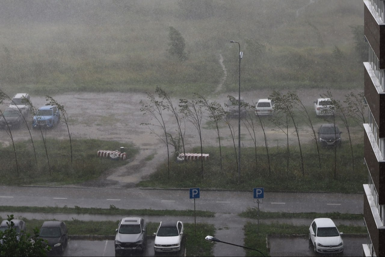 Ураган в Татарстане сорвал крыши и повалил десятки деревьев