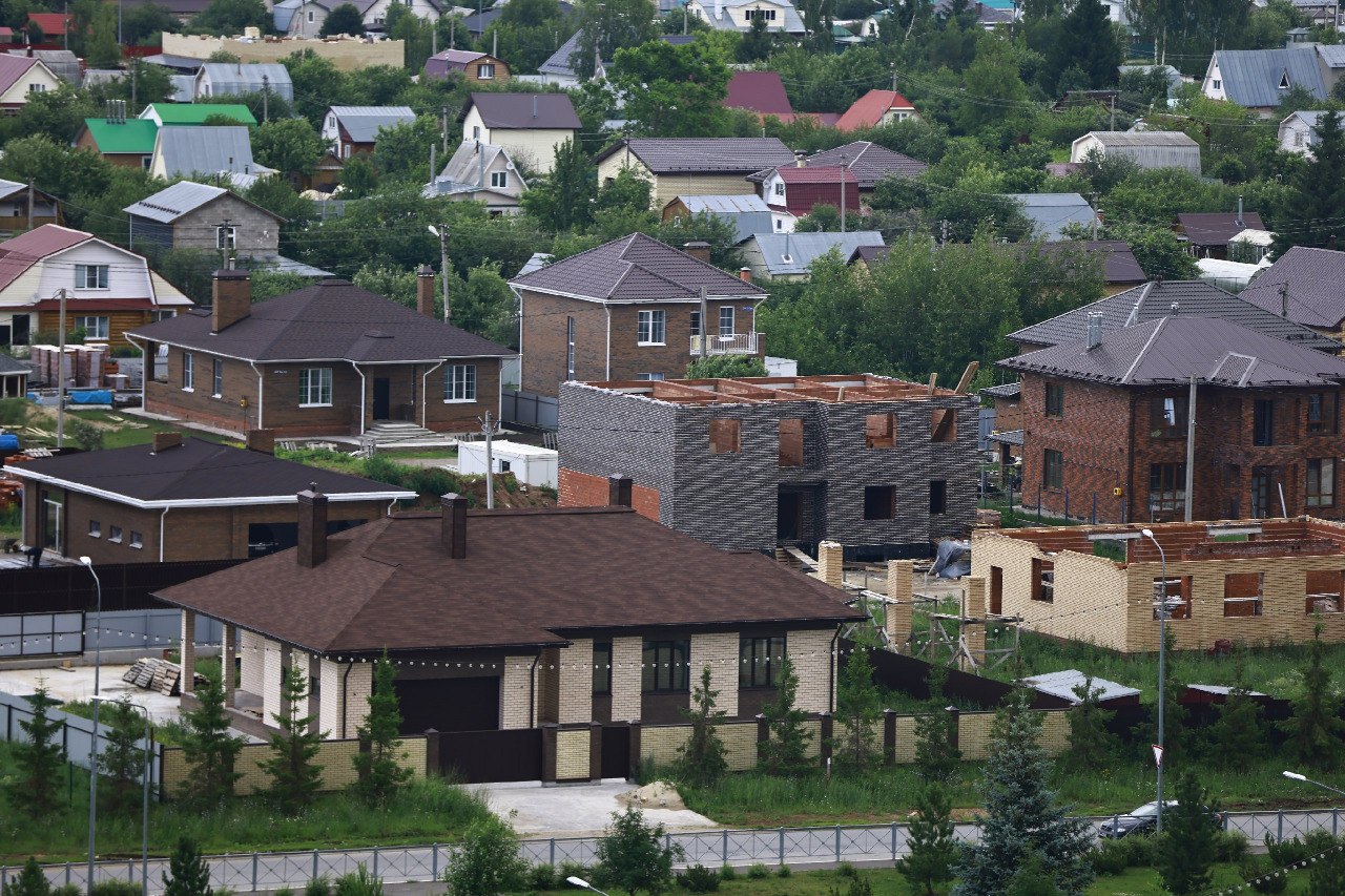 Россияне из городов наводнили частный сектор и требуют низких цен