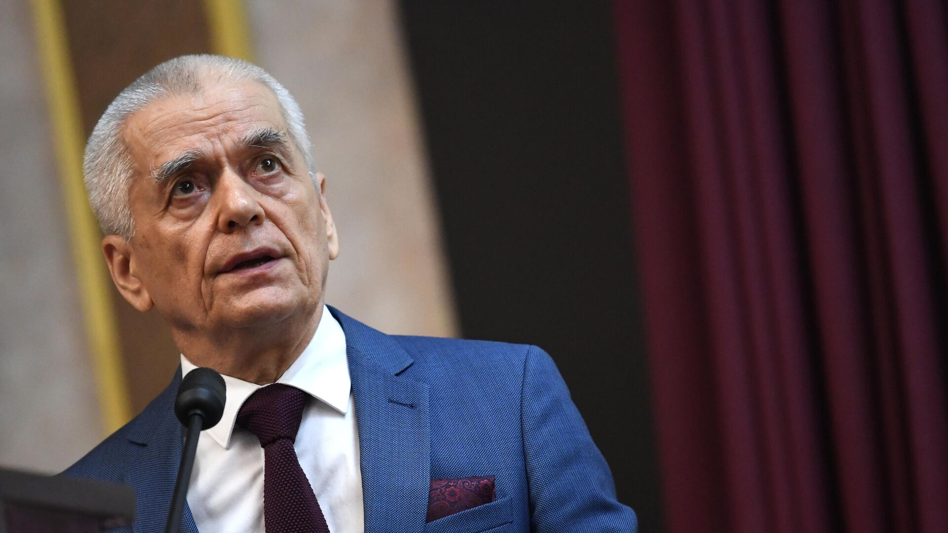 Онищенко раскритиковал новогодние каникулы, призвав ввести рабочую шестидневку