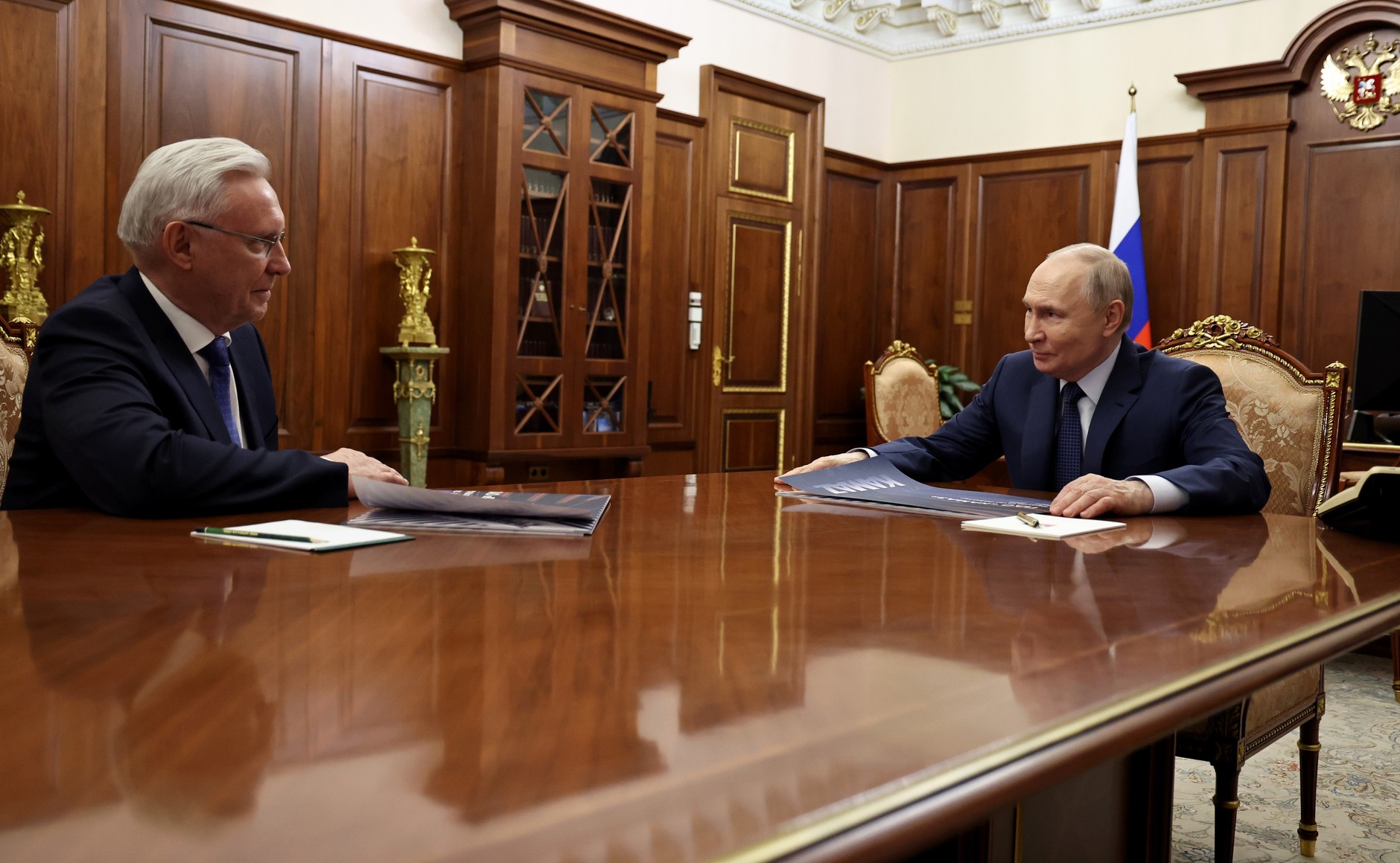 Путин заявил, что КАМАЗ справляется, несмотря на непростые времена