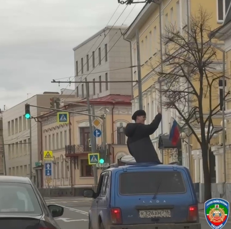 Казанец для видео прокатился на крыше «Лады», но в ГАИ «лайк» не поставили