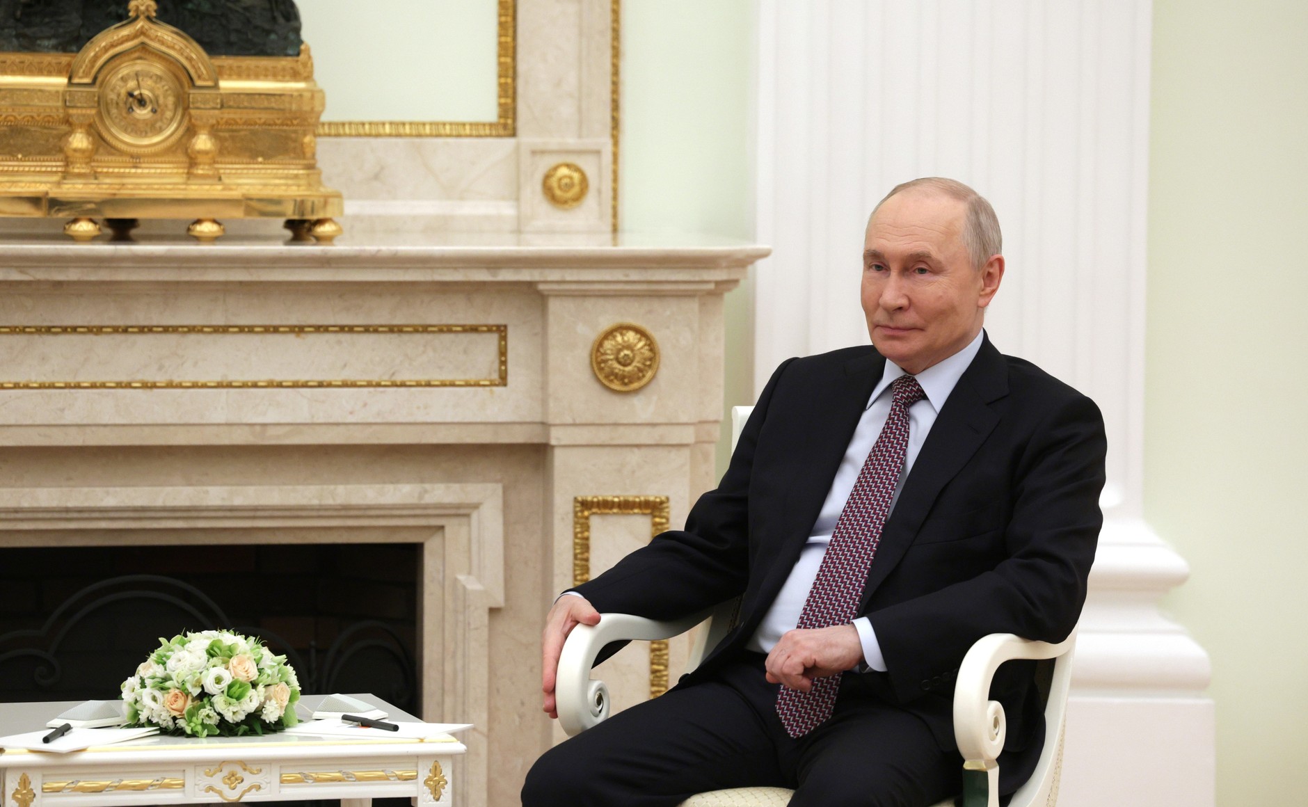 Путин удостоил госнаград артисток театра и почетного звания прима-балерину