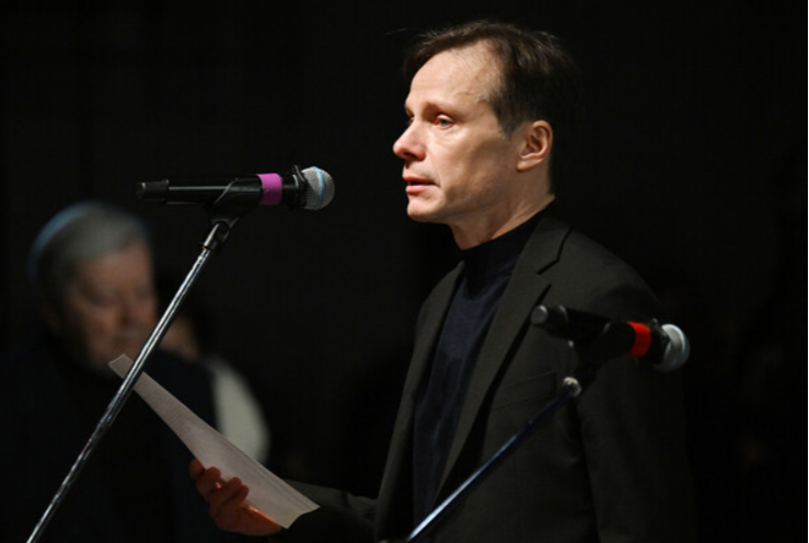 Актёр Кузичев доиграл «Идиота» с сердечным приступом и вышел на поклон