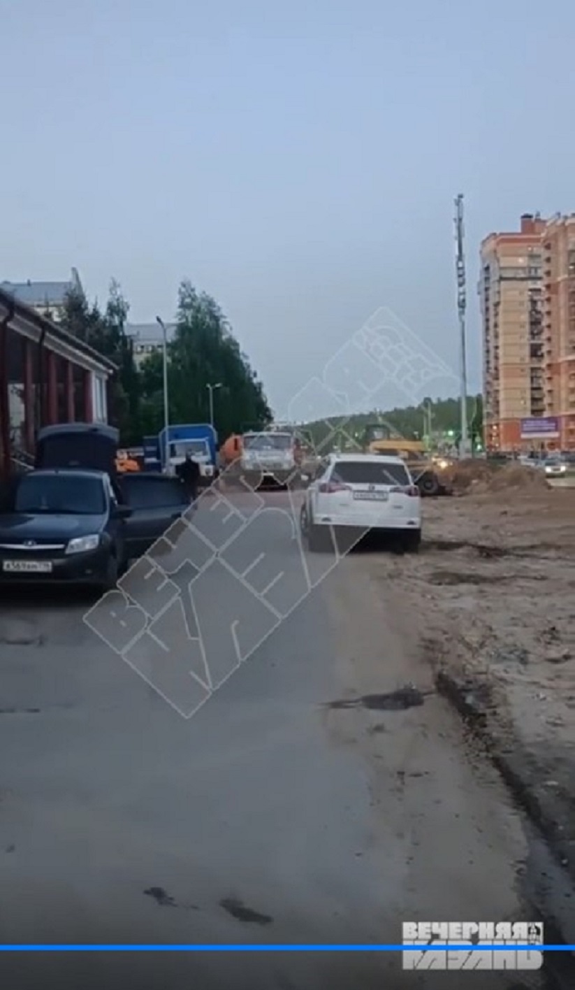 На улице Дубравной в Казани снова ведутся аварийные работы