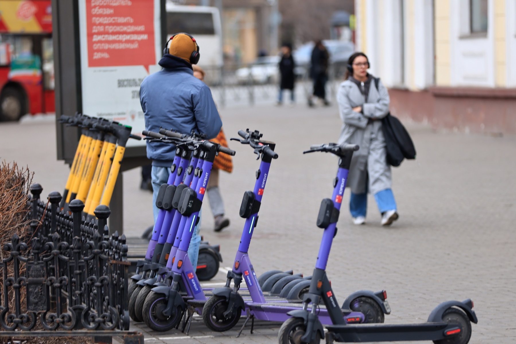 Во время рейда в Казани с тротуаров изъяли 18 электросамокатов