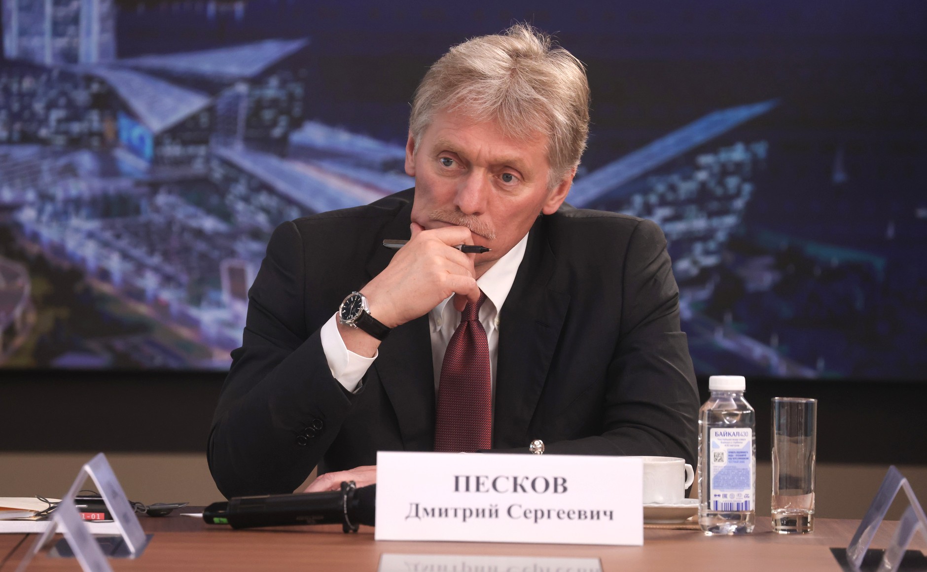 Песков считает, что Звягинцев не имеет права голоса по конфликту на Украине