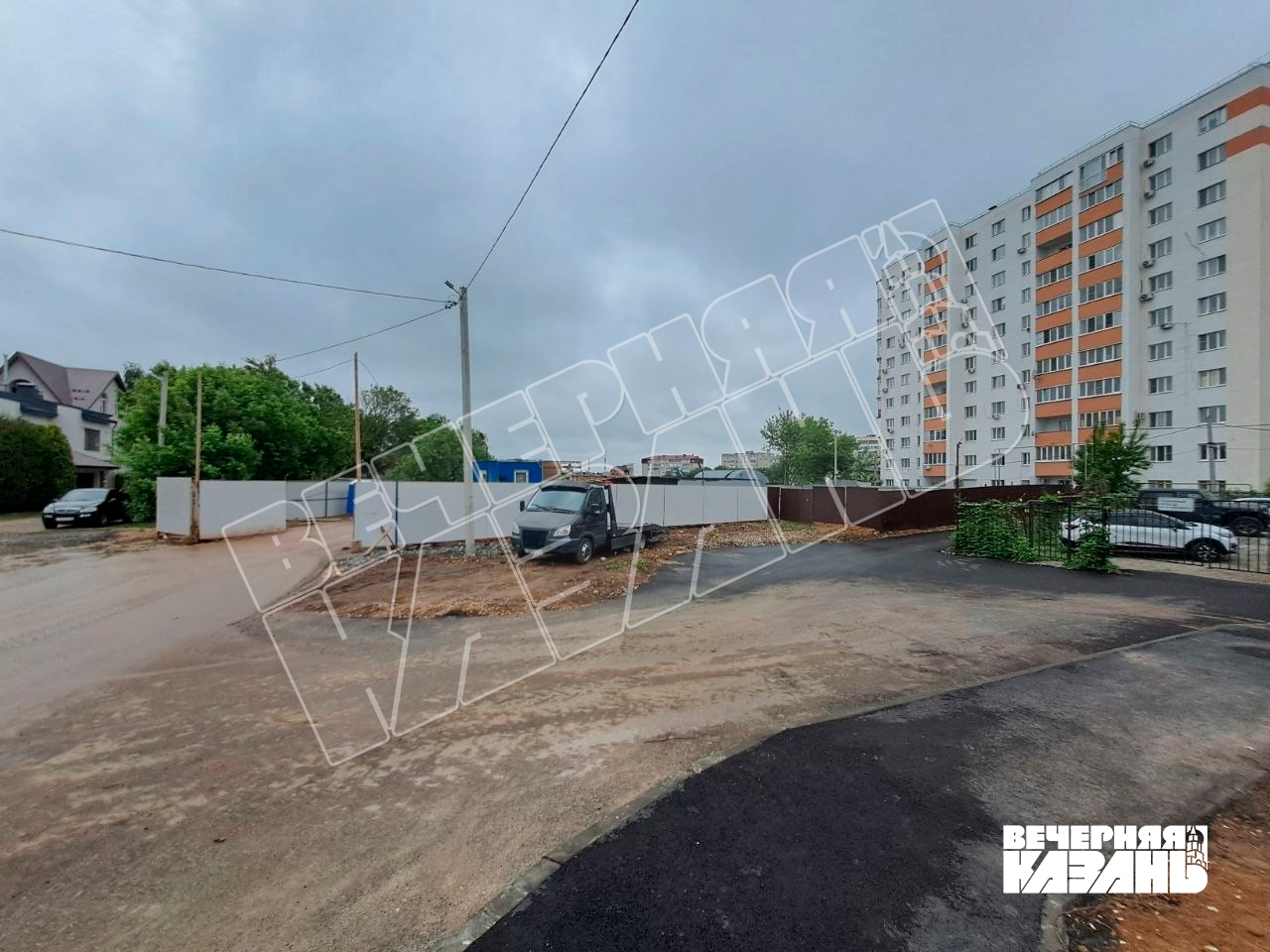 МВД проверяет незнаконный снос деревьев у строящегося ЖК на Заслонова в Казани