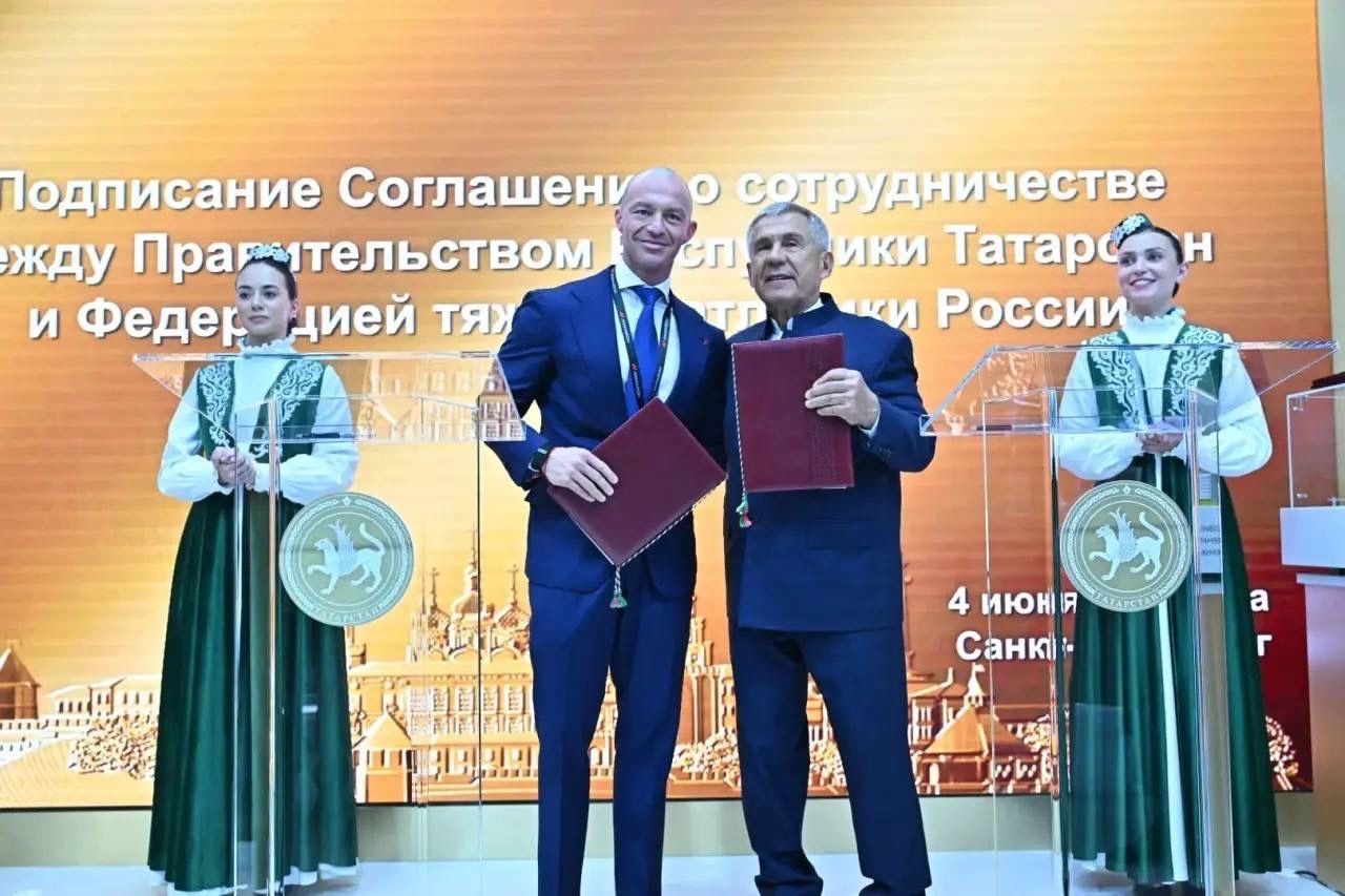 Минниханов подписал соглашение о сотрудничестве с Федерацией тяжелой атлетики