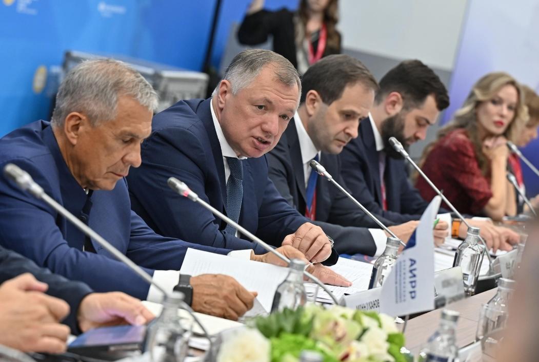 Минниханов обсудил план работы ассоциации инновационных регионов