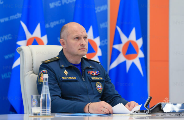 Минниханов встретил в аэропорту Казани главу МЧС России Куренкова