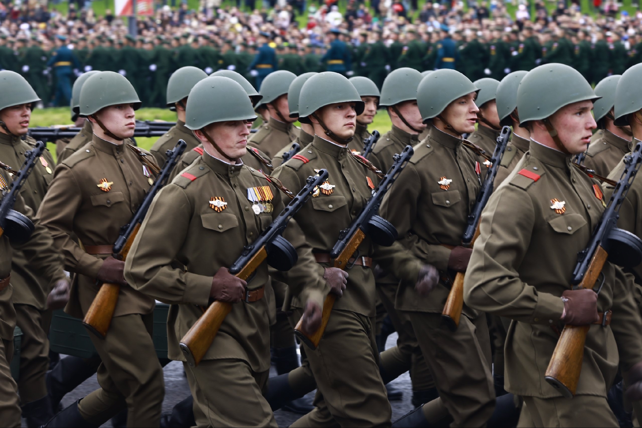 Военным разрешили сбивать беспилотники и вводить особый режим на объектах