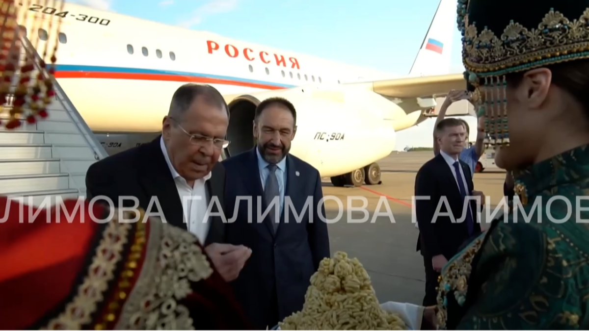 Лавров прилетел в Казань на заседание глав МИД стран ОДКБ