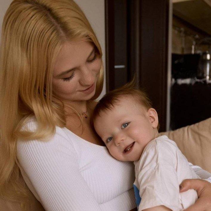 «Вышла в полноценный режим»: Трусова рассказала о тренировках, пока сын спит