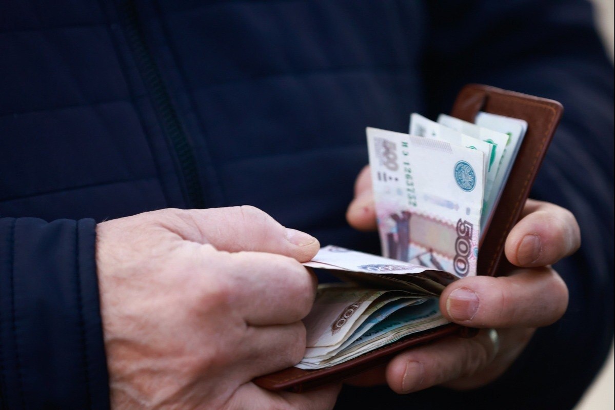 Россияне стали чаще платить наличными после десяти лет роста безнала