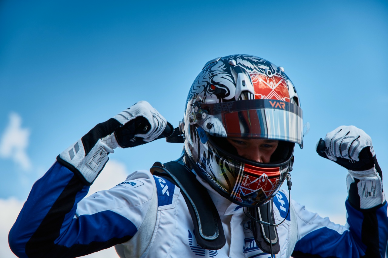 Платон Костин выиграл три гонки на SMP Formula 4 в Казани