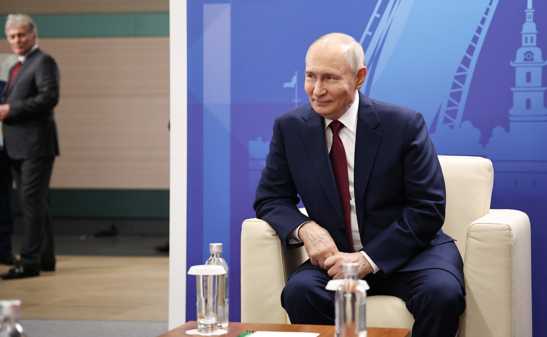 Путин поблагодарил Лаос за поселившихся в Казани слонят