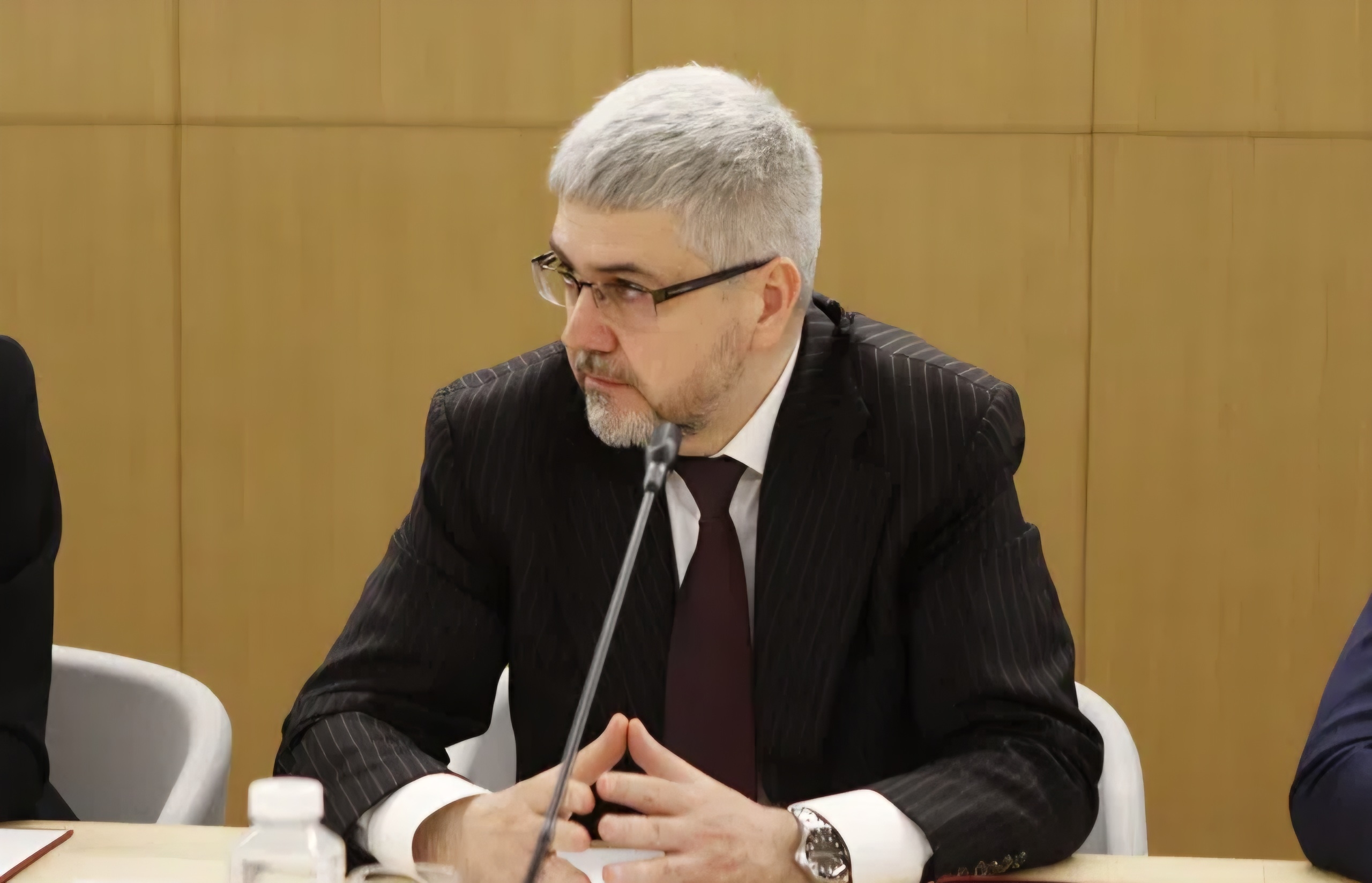 Люди, живущие вместе вне брака, угрожают безопасности России, заявил Баланин