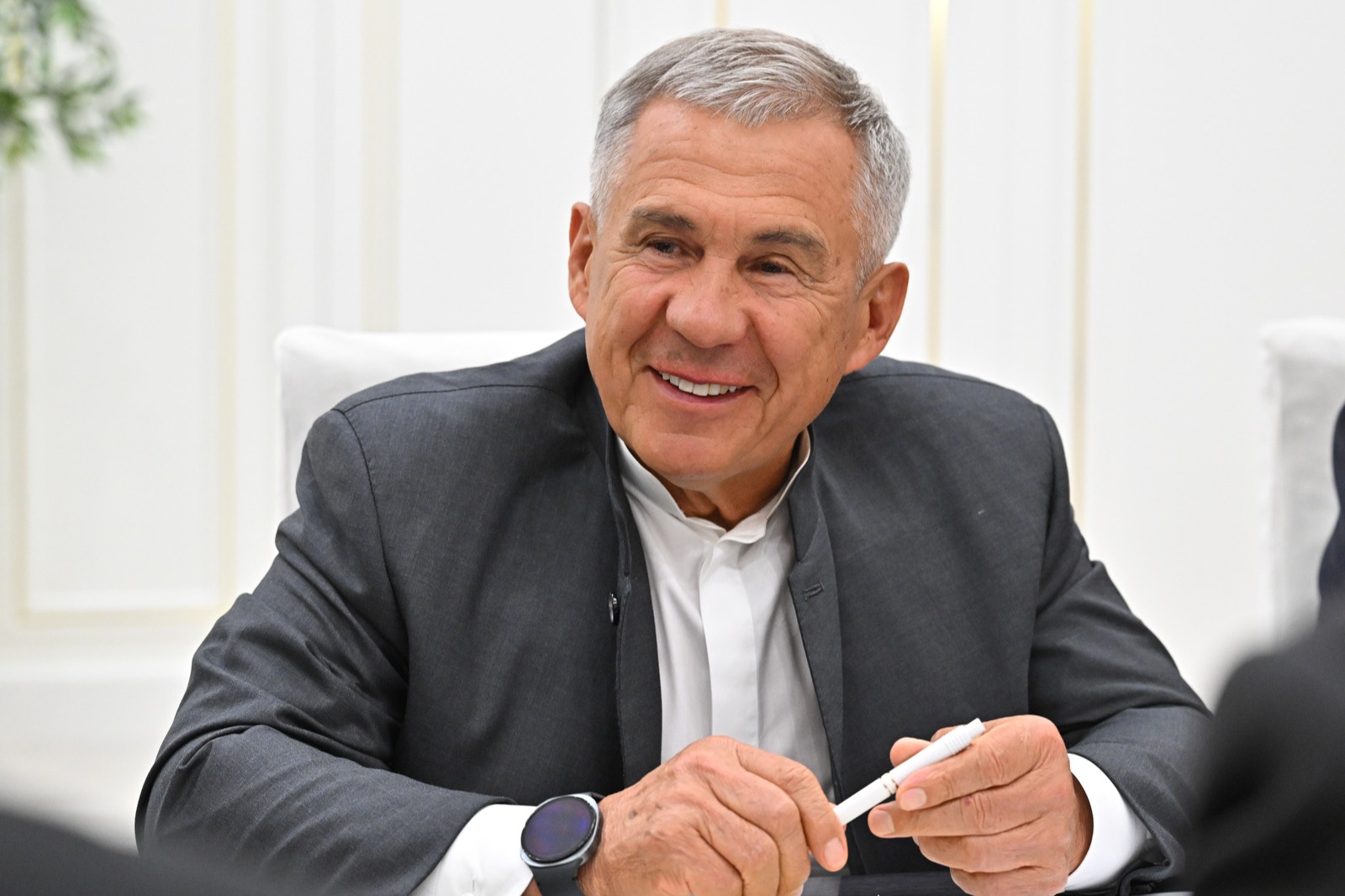 Минниханов поздравил жителей с Днем провозглашения ТАССР