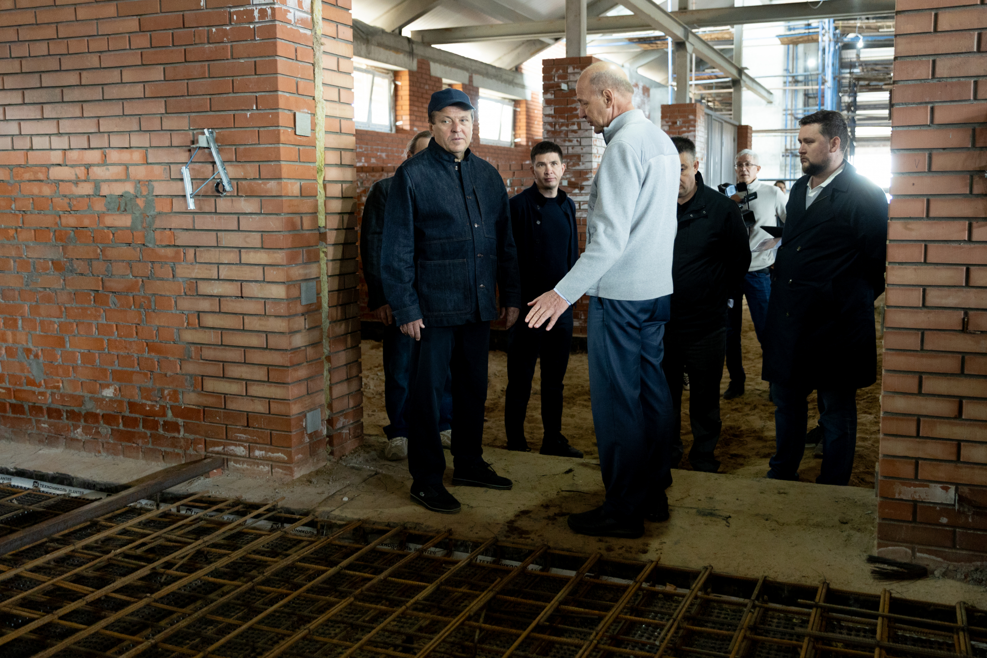 Метшин проверил строящийся конноспортивный комплекс в Мирном