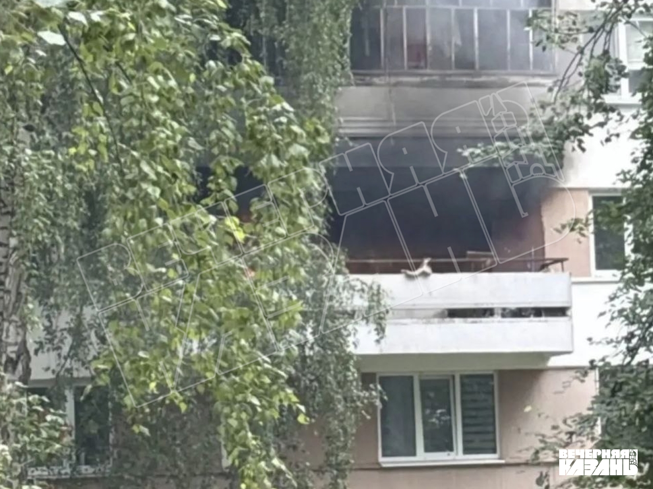 В многоэтажке Набережных Челнов взорвался газ – пострадала женщина