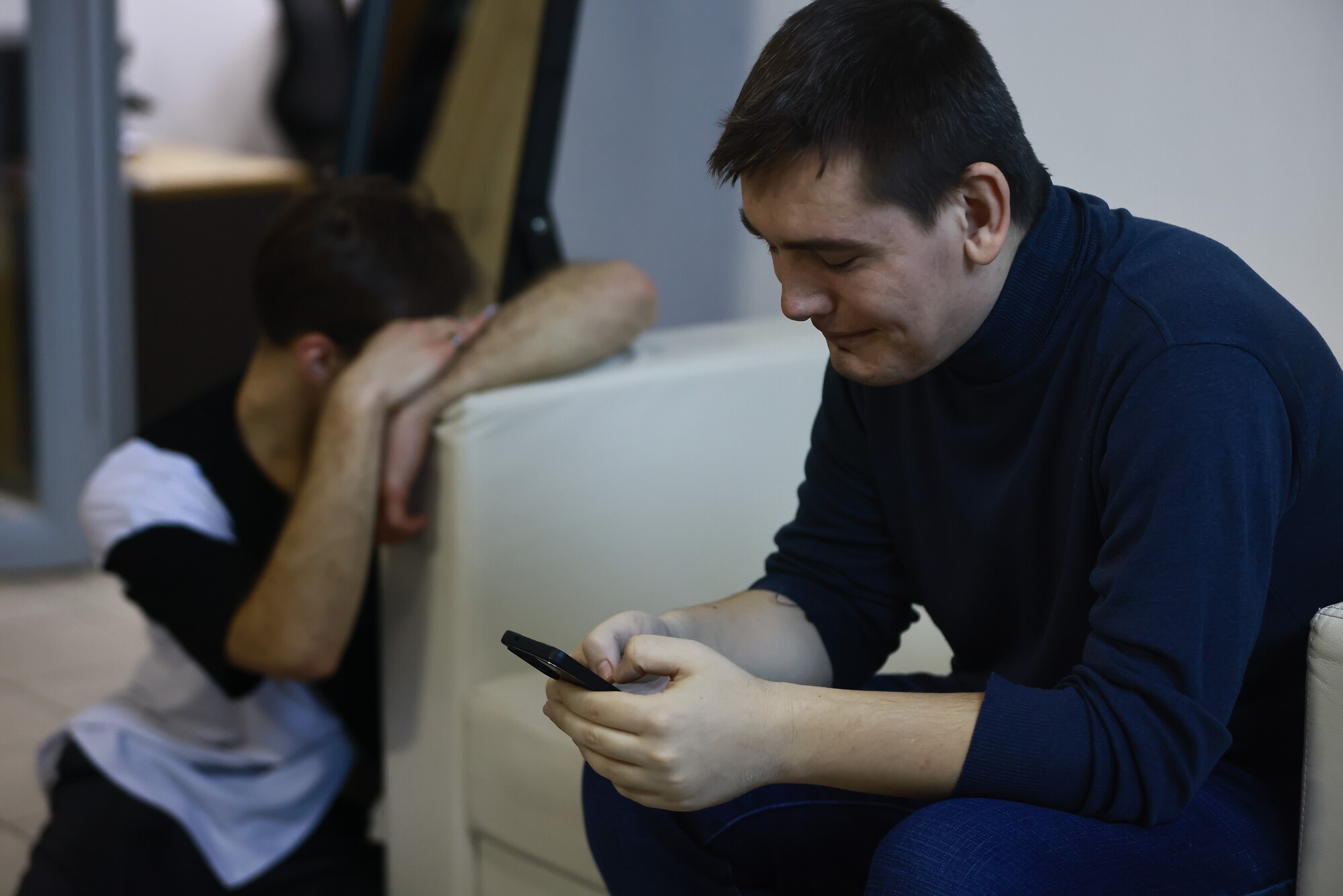 Россияне нанимают в интернете людей для «нытинга» и стояния в очередях