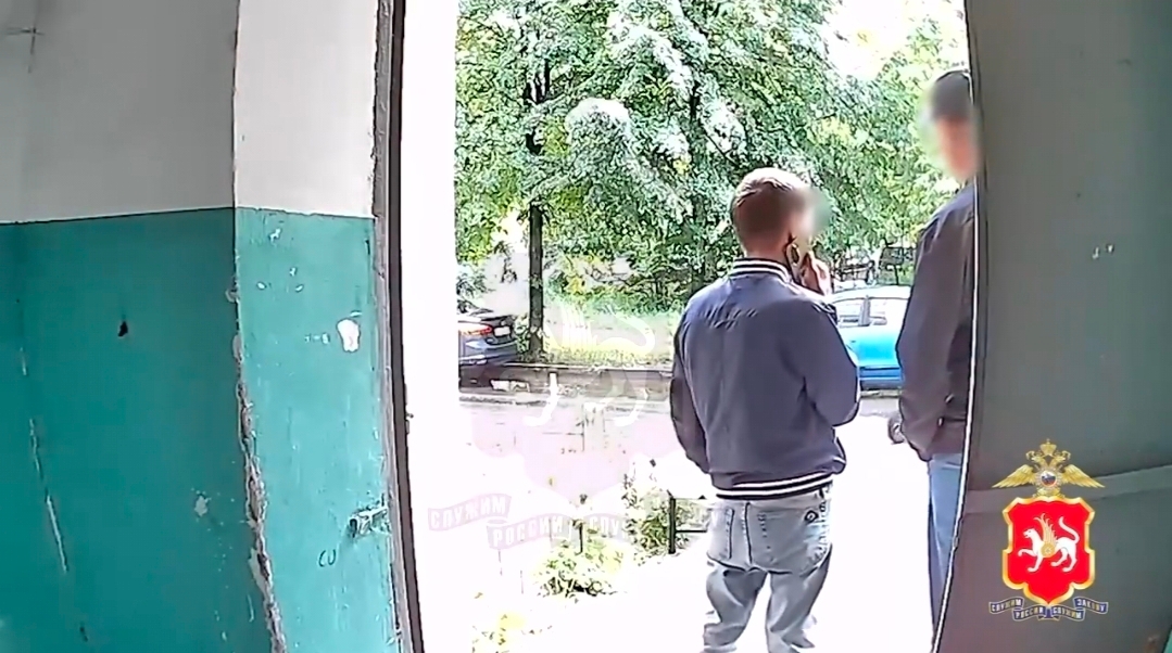 Рецидивистов, подрабатывающих на мошенников, поймали в Казани